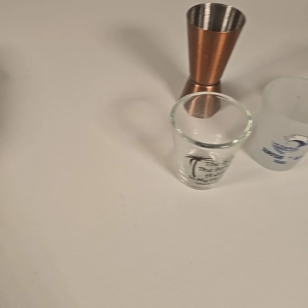 4 Assorted Shot‎ Glasses & 1 X 1.5 Oz Jigger Bar Starters Beach Theme
